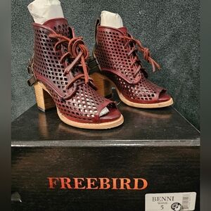 Freebird Benni Wine Size 5